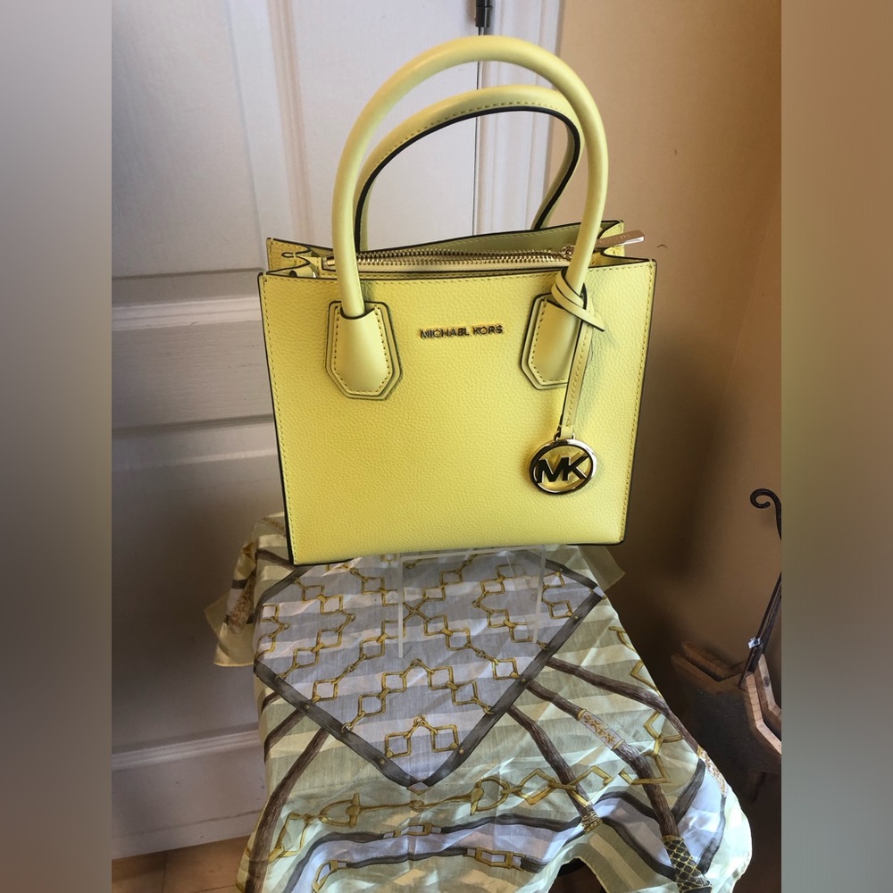 Michael Kors  canari Yellow Mercer pebbled  Leather Tote